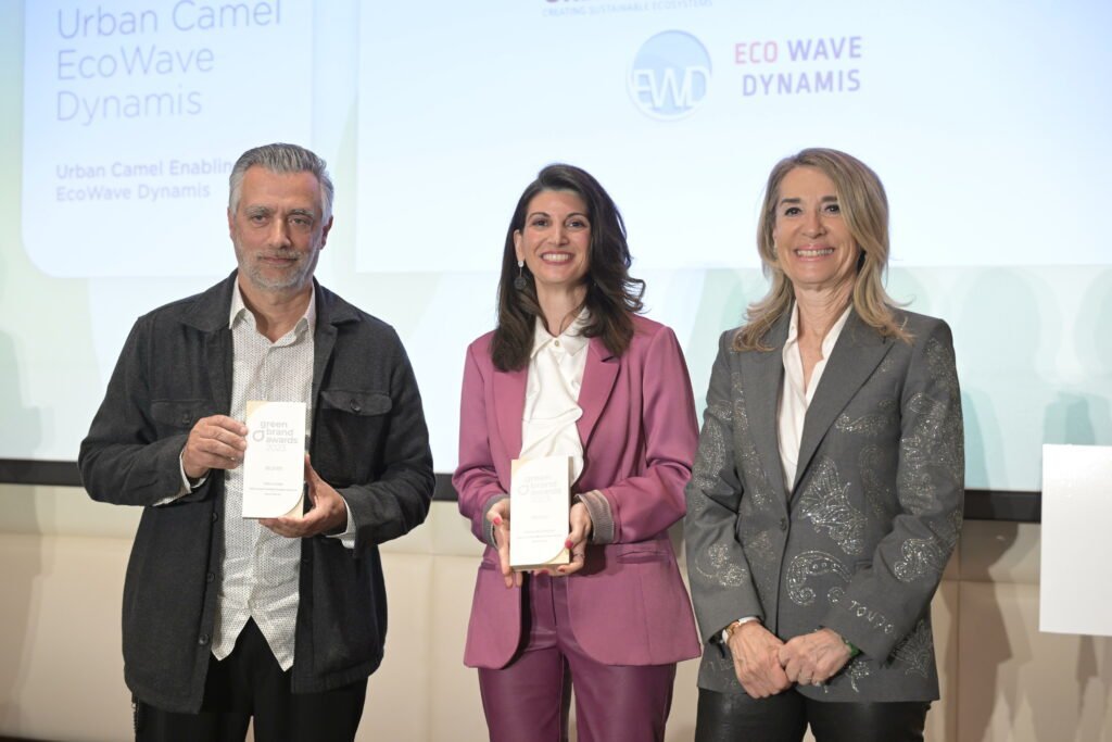 Lever Dynamis and Urban Camel receiving the Green Brand Awards Silver Award in 2023